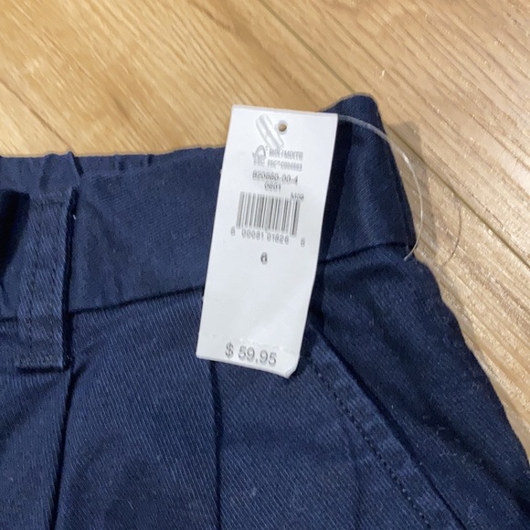 BNWT Gap pleated shorts in navy - Picture 3 of 6